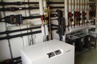 Die am Tag der Erneuerbaren Energien zu besichtigende Hybrid-Wärmepumpen-Anlage im EnergieTechnik-Haus in Rostock wurde mit neuesten Hocheffizienz-Pumpen von<br />Grundfos realisiert. 