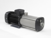 Durch ihre kompakte Bauweise, die hohe Flexibilität und den ausgesprochen geräuscharmen <br />Betrieb lässt sich die neue Pumpenbaureihe CM in vielen Pumpenanwendungen integrieren. Auch bei engen Einbauverhältnissen kann sie problemlos im Zusammenspiel mit anderen Komponenten als Systemlösung eingesetzt werden. Damit wird die neue Baureihe CM den Anforderungen von Anlagenbauern und Apparate-Herstellern gerecht. Foto: Grundfos<br />