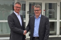 Dr. Kai Schiefelbein (links), Geschäftsführer Stiebel Eltron-Gruppe, und Troels H. Petersen, Head of Corporate Strategy, Danfoss A/S.<br />Bild: Stiebel Eltron