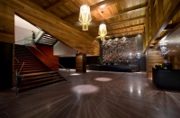 Die Lobby des Hilton in South Wharf Melbourne. Das Hotel ist eines der kürzlich in Australien gewonnen Projekte. Hansgrohe stattete die Suiten mit Brausen aus. Die Zeichen für den Start der Hansgrohe Tochtergesellschaft Nummer 30 in Australien stehen gut. Foto: Hansgrohe