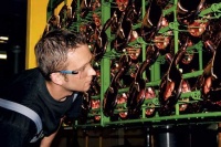 Die Hansgrohe AG ist auch 2007 weiter auf Wachstumskurs und lässt die Belegschaft am Unternehmenserfolg teilhaben: Zum Jahresende schüttet der Armaturen- und Brausenhersteller an die Beschäftigten in Deutschland die Rekordprämie von 1,4 Millionen Euro aus.