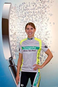Ab sofort startet die Triathlon Europameisterin Andrea Brede unter der Flagge der Hansgrohe AG.