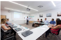 Das Seminarprogramm der Hansgrohe Aquademie bietet praxisorientierte Schulungen mit qualifizierten Trainern, die aktuelles Wissen und nachhaltige Grundlagen vermitteln. Bild: Hansgrohe