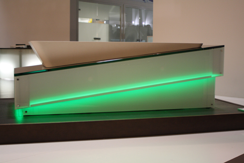 Die von Libeskind entworfene Skulptur-Wanne ist aus...