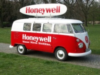 Honeywell on the road mit seinem VW Bulli - das WWW-Mobil. Foto:Honeywell