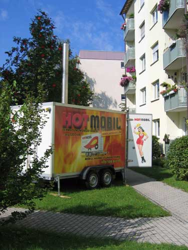 Eine mobile Heizzentrale im Einsatz.