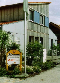 Die Gebäudeansicht mit Ansaug- und Fortluftöffnung