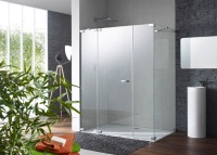 Neu und einzigartig: Die edlen Chromdekore der „Hüppe Studio Paris“ setzen mit ihren spiegelnden Effekten Highlights in jedem Bad. <br />Foto: Hüppe