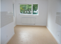 Bezugsfertige modernisierte Wohnung nach Abschluss der Boden- und Malerarbeiten.