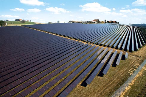 Die Freiland-Photovoltaikanlage im bayerischen Bernhardswald....