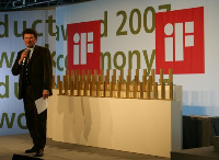 Der Juryvorsitzende Fritz Frenkler forderte Dinge für Menschen zu machen und dabei die Umwelt nicht zu vergessen.