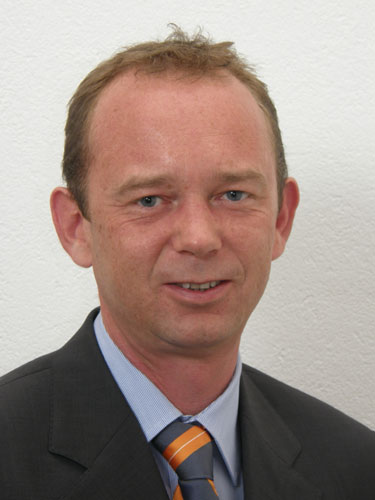 Herr Werner Holzmann Geschäftsführer des illbruck Teams...