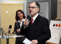 Dr. Johannes Hengstenberg, Geschäftsführer co2online, bezeichnete das neue Dezentrale Pumpensystem im Rahmen der Preisverleihung „Land der Ideen“ als „neue und hoffnungsvolle Perspektive für den Klimaschutz in der Heiztechnik“.