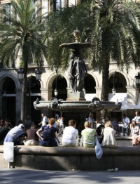 Im Jahr 2008 sprudelte aufgrund der angespannten Wassersituation in Barcelona  in den Brunnen kein kühlendes Wasser mehr. 
