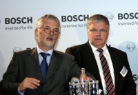 Uwe Glock und Klaus Huttelmaier, Bereichsvorstände Bosch Thermotechnik, zeigten sich auf der Pressekonferenz jüngst in Stuttagrt trotz leichten Umsatzrückgangs mit der Ertragssituation zufrieden.