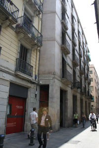 Das sanierte "Casa Camper" in Barcelonas Altstadt setzt auf Solarenergie und doppelte Wassernutzung, um sich deutlich vom Wettbewerb zu unterscheiden.