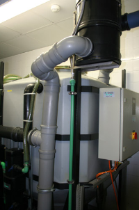 Die Pontos Grauwasserrecyclinganlage „AquaCycle“ ist in einem zusätzlichen Untergeschoss des Hotels untergebracht. Mit dem zu Klarwasser aufbereiteten Duschwasser der Hotelgäste werden die Toiletten und Urinale des Restaurants und Hotels gespült.
