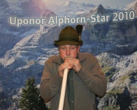 Auf dem Messestand bei Uponor kämpften viele, um den Titel "Uponor Alphorn-Star 2010" zu erringen.