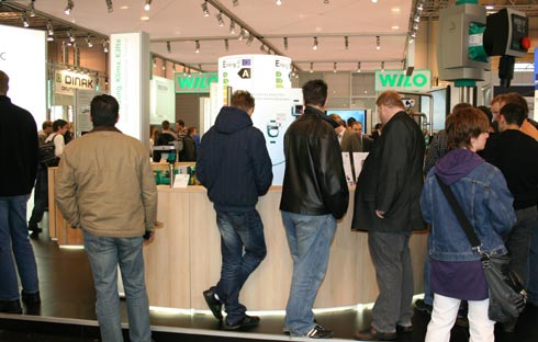 Bei Wilo informierten sich viele neben den Produkten...