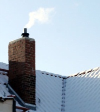 Der Winter ist zurück, bei klirrender Kälte vermindert sich die Akkuleistung stark. Die Handys kommen schneller ans Limit als bei warmen Temperaturen. Daher sollten Mobiltelefone möglichst nah am Körper getragen werden. So können die Akkus vor dem Auskühlen geschützt werden