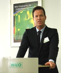 Wilo SE hat seinem Vorstandsvorsitzenden Oliver Hermes den Vertrag vorzeitig bis zum 31. Dezember 2020 verlängert.