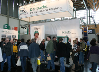 Auf dem SenerTec-Stand ließen sich viele den Dachs ausführlich erläutern.