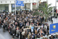 Auch in diesem Jahr kommen die Besucher aus aller Welt auf Ihre Kosten: Zum einen präsentieren die Aussteller auf der Neuheitenbörse die aktuellsten Trends und Produkte. Zum anderen werden innovative Unternehmen auch 2009 mit dem Intersolar AWARD geehrt. Außerdem bietet das Job- und Karriere-Forum zahlreiche Stellenangebote und individuelle Betreuung durch erfahrene Berufs- und Karriereberater vor Ort.