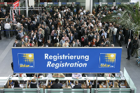 Starker Auftakt in München für die Intersolar 2008. Allein am Eröffnungstag kamen über 20.000 Besucher.