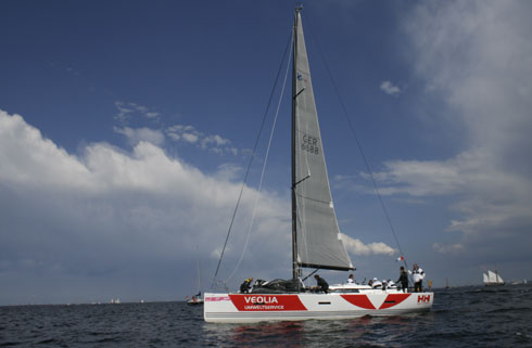 Die neue XP 38 des Veolia-Segelteams macht sich auf...