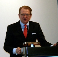 Zum 1. November 2007 hatte der Aufsichtsrat der Vaillant GmbH Ralf-Otto Limbach zum ordentlichen Geschäftsführer des Unternehmens bestellt. Zum 1. November 2011 verlässt er das Unternehmen.