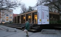 Das „Plus-Energie-Haus“ des Bundesministeriums für Verkehr, Bauen und Stadtentwicklung (BMVBS) als es in Hannover Station machte.