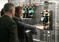 Den modularen Aufbau von Oventrops Regumat,  einem Festwertregelset  zur Vorlauftemperaturregelung und -begrenzung in kombinierten  Radiator-/ Flächenheizungen, konnte man sich ausführlich erklären lassen.