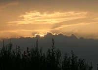 Düstere Wolken drohen der Solarbranche mit den Kürzungsplänen des Umweltministers. Binnen eines Jahres ist in den Plänen eine Absenkung der Solarförderung um rund ein Drittel vorgesehen. Dadurch wären nach Angaben des BSW-Solar tausende Arbeitsplätze insbesondere in Ostdeutschland gefährdet. 