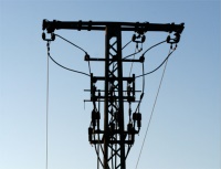 Grüner Strom ist heute je Kilowattstunde mit rund 70 Prozent staatlichen Kosten belastet - bei Gas sind es nur rund 50 Prozent, bei Heizöl nicht einmal 30 Prozent.