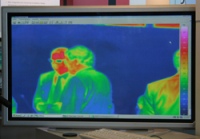 Billigangebote für Infrarotaufnahmen der Fassade wiegen Hausbesitzer in falscher Sicherheit. Nur durch Kombination von Innen- und Außenthermografie, verbunden mit der Kontrolle messtechnisch relevanter Rahmenbedingungen, sind Baumängel quantitativ erfassbar. 