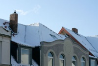 Jedes Jahr entstehen im Winter hohe Kosten durch witterungsbedingte Schäden. Wer sein Haus frühzeitig winterfest macht, erspart sich teure Reparaturen.