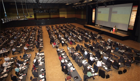 480 Teilnehmer aus 37 Nationen nahmen am 8. Industrieforum...