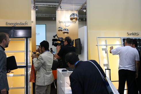Videoaufnahmen auf dem Stand der SolarWorld AG in München...