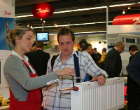 Der Frauenanteil nimmt auch in der SHK-Branche langsam zu. Bei Danfoss präsentierte eine Heizungsbaumeisterin die neuen Lösungen.