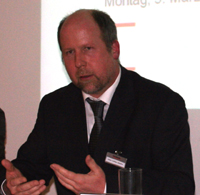 Hans-Lothar Schäfer, Vorstand der Techem AG mit der.......