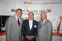 v.l.: Wolfgang Schauen, IWO-Vorstandsvor- sitzender, Moderator Michael von Bock und Polach, ZVSHK-Hauptgeschäftsführer und ZVSHK-Präsident Bruno Schliefke.