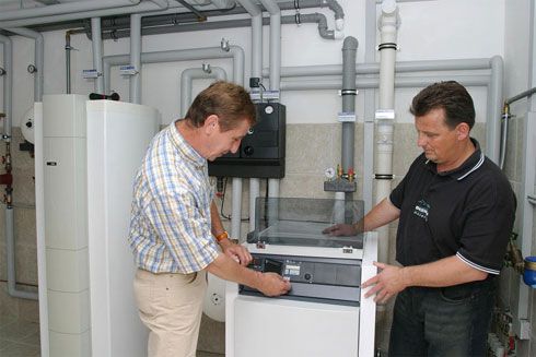 Die Ölbrennwerttechnik mit solarer Unterstützung trug...