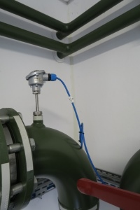 Der Temperatursensor PT 100 mit Messumformer dient als Messgröße für das ISR-BUS-System der WGB-Kaskade.