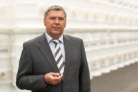 Helmut Schweitzer hat sich am 30. Juni bei Jung Pumpen als bisheriger Geschäftsführer des Unternehmens, von den Mitarbeiterinnen und Mitarbeitern verabschiedet. Foto: Jung Pumpen