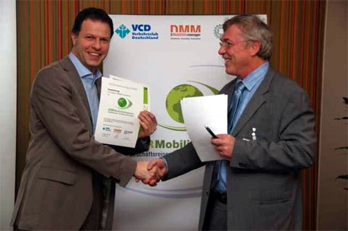 Pressesprecher Andreas Schlumberger (links) nimmt den...