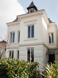 Erster Preis: Die Gründerzeitvilla in Lübeck, Lange Reihe 6, aus dem Jahr 1894 wurde in den Jahren 2005 und 2010 saniert. Das vorrangige Ziel der Bauherren Frauke und Tobias Mißfeldt war es dabei, die Energieeffizienz beträchtlich zu verbessern und gleichzeitig den einzigartigen Charme und die Einbettung in das historische Umfeld zu bewahren. Bild: KfW