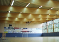 Zur Erweiterung der räumlichen Kapazitäten für den Leistungs- und Breitensport realisierten die Stadt Osnabrück und der Sportverein SV Hellern im Jahr 2007 eine neue Ballsporthalle. Innerhalb von sechs Monaten Bauzeit entstand die neue Halle mit 1.450 m2 Grundfläche und Platz für 210 Zuschauer. Aus wirtschaftlichen Gründen entschied man sich zur Installation einer Fußbodenheizung.<br />