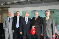 Gemeinsame Kompetenz: ( v.li) Ulrich Stiebel (STIEBEL ELTRON), Matthias von Oesen (proKlima), Werner Andres (FH Hannover), Michael G. Feist (Stadtwerke AG), Manfred Görg (proKlima). 