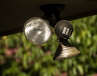 Bewegungsmelder können zwar Einbrüche registrieren, verhindern kann sie jedoch nur ein entsprechender baulicher Einbruchschutz. <br />Bild: sandid / Pixabay