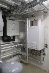Das Gas-Brennwertgerät des Typs WGB 50 H ist lediglich für die Abdeckung der Spitzenlasten und für die wirtschaftliche Erhöhung der Warmwassertemperatur von Nöten.